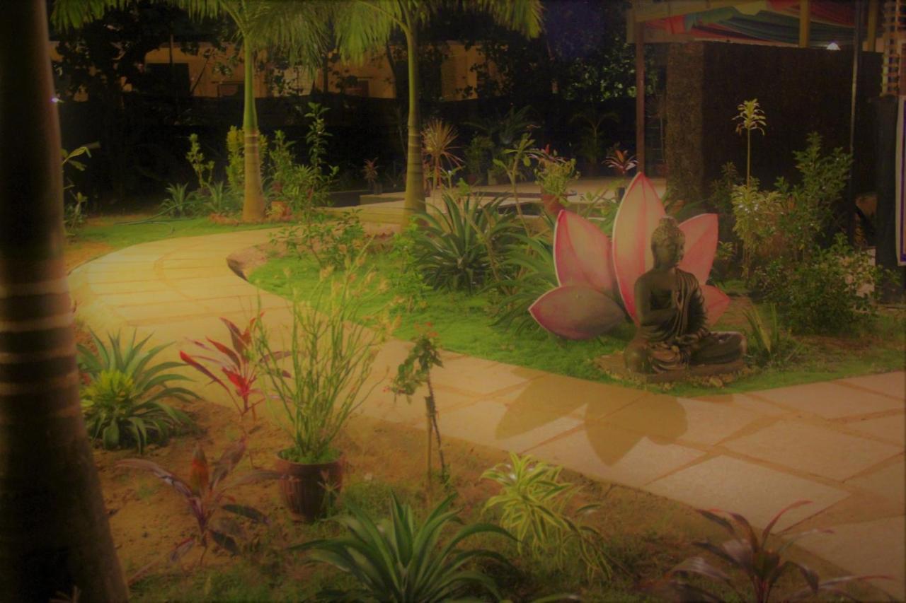 Lotus Sutra Hotel อารัมบล ภายนอก รูปภาพ